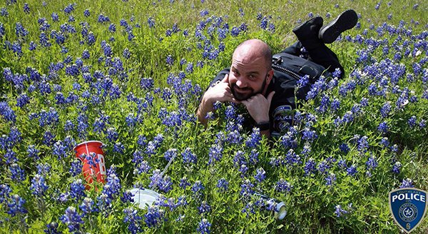 hilarious new challenge has texas police posing with bluebonnets and we love it 29 photos 10