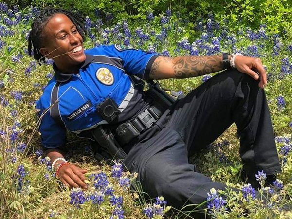 hilarious new challenge has texas police posing with bluebonnets and we love it 29 photos 15