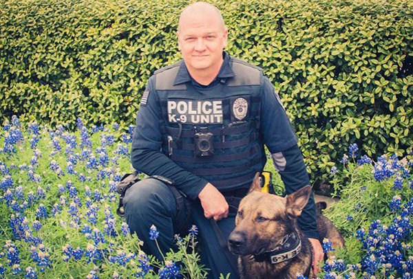 hilarious new challenge has texas police posing with bluebonnets and we love it 29 photos 18