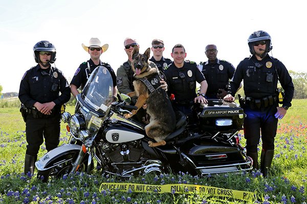 hilarious new challenge has texas police posing with bluebonnets and we love it 29 photos 25 2