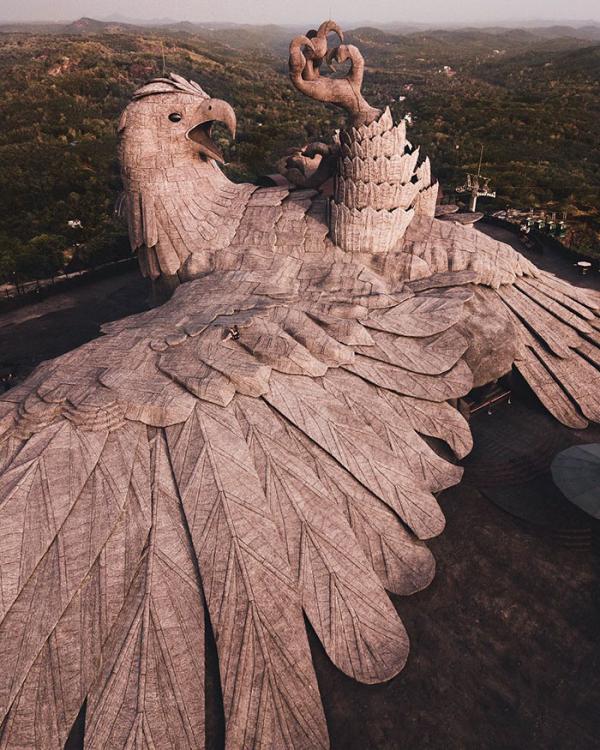 largest bird statue jadayupara jatayu earth centre india 8 5cb990bc1ba34 700