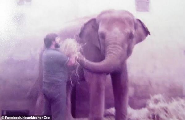 12863688 6972139 best friends kirsty and her then zookeeper in the 1980s when mr a 1 1556616749836