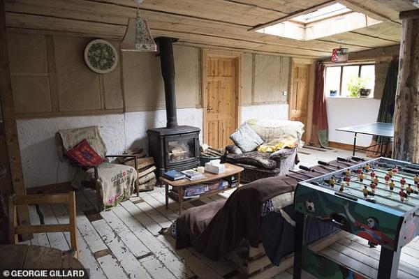 12980988 6982991 his simple cabin with a wood burning stove foosball table and bo a 177 1556756720013