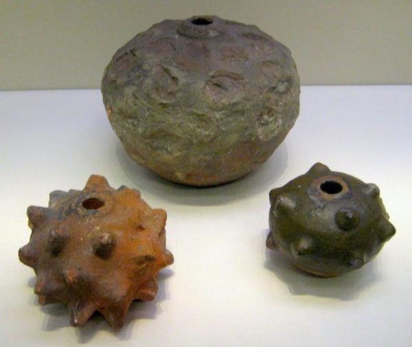 three hollow pottery caltrops speculated to have been filled with gunpowder 13th 14th century possibly yuan dynasty 1206 1368 photo by babelstone cc by sa 3 0 640x539