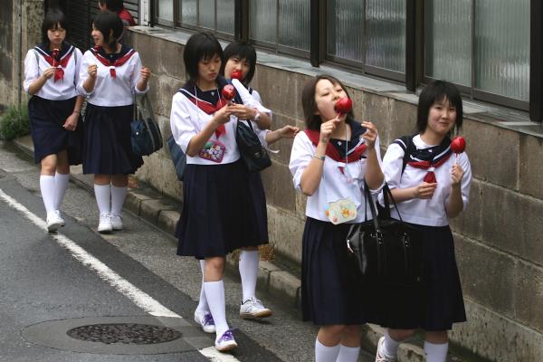 japanese schoolgirls walking and eating 1