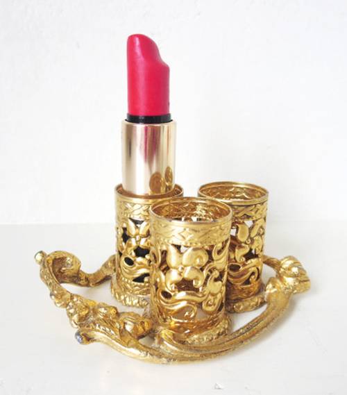 gold lipstick holder