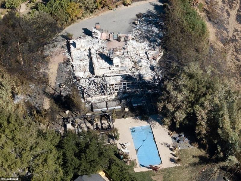 6148068 6395197 aerial photos show how miley cyrus and liam hemsworth s home was a 66 1542348624725