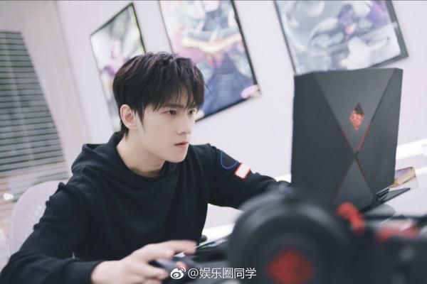 'Toàn Chức Cao Thủ': Dương Dương đóng vai game thủ lần thứ 2 rồi mà vẫn chưa biết cách di chuột đúng? 'Toàn Chức Cao Thủ': Dương Dương đóng vai game thủ lần thứ 2 rồi mà vẫn chưa biết cách di chuột đúng?
