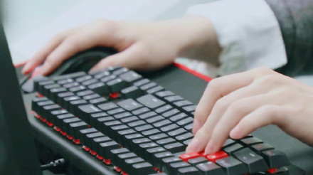 'Toàn Chức Cao Thủ': Dương Dương đóng vai game thủ lần thứ 2 rồi mà vẫn chưa biết cách di chuột đúng? 'Toàn Chức Cao Thủ': Dương Dương đóng vai game thủ lần thứ 2 rồi mà vẫn chưa biết cách di chuột đúng?