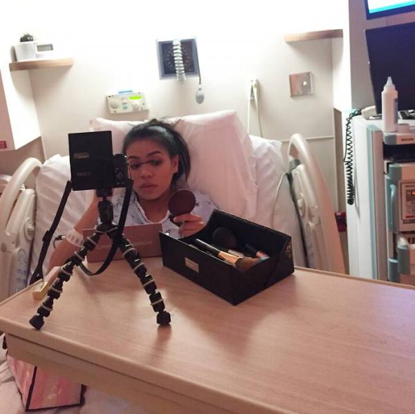 Đẹp mọi lúc: Lên bàn đẻ vẫn phải trang điểm lung linh để chụp ảnh đăng mạng xã hội Đẹp mọi lúc: Lên bàn đẻ vẫn phải trang điểm lung linh để chụp ảnh đăng mạng xã hội