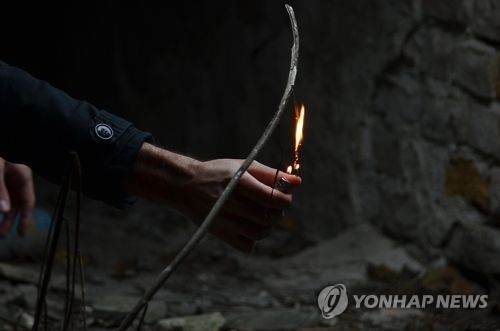 Thanh niên châm lửa đốt nhà idol vì xung đột với các thành viên trong nhóm Thanh niên châm lửa đốt nhà idol vì xung đột với các thành viên trong nhóm