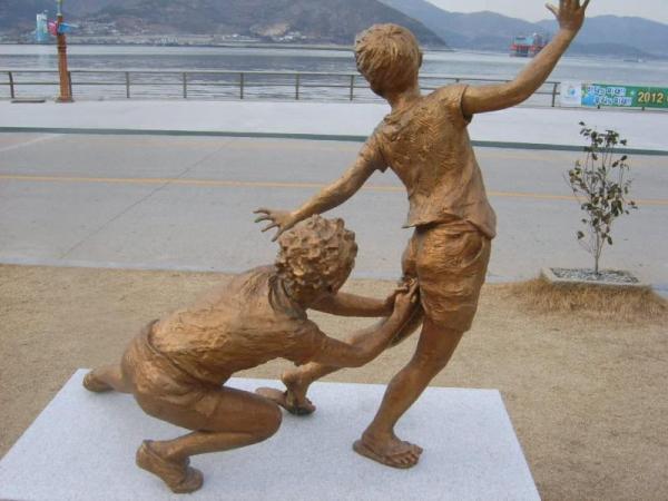 Hoá ra kanchō - trò đùa 'chọc tay vào mông' quen thuộc ở Nhật Bản lại rất nguy hiểm? Hoá ra kanchō - trò đùa 'chọc tay vào mông' quen thuộc ở Nhật Bản lại rất nguy hiểm?