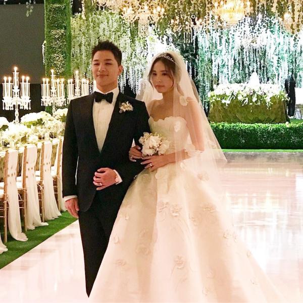 Những lời tiên tri rợn người của Baram Deoksuri - Tài khoản tiên tri YG suy tàn, Song - Song ly hôn Những lời tiên tri rợn người của Baram Deoksuri - Tài khoản tiên tri YG suy tàn, Song - Song ly hôn