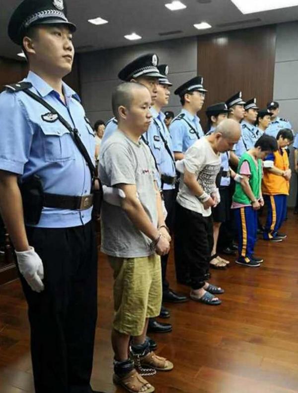 Cả gia đình Trung Quốc lập mưu giết bốn mạng người với lý do ngớ ngẩn không thể tin nổi Cả gia đình Trung Quốc lập mưu giết bốn mạng người với lý do ngớ ngẩn không thể tin nổi