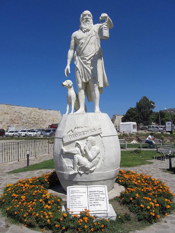 800px diogenes statue in sinop full