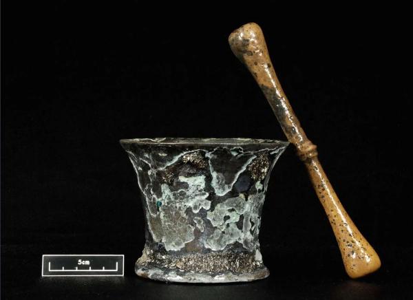 cast brass mortar and pestle found on blackbeards ship jpg 51467