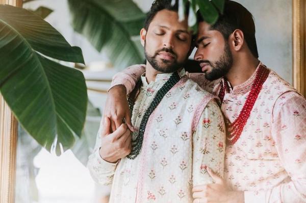 traditonal indian wedding gay guys charmi pena photography 6 5d418fcaa76d8 880