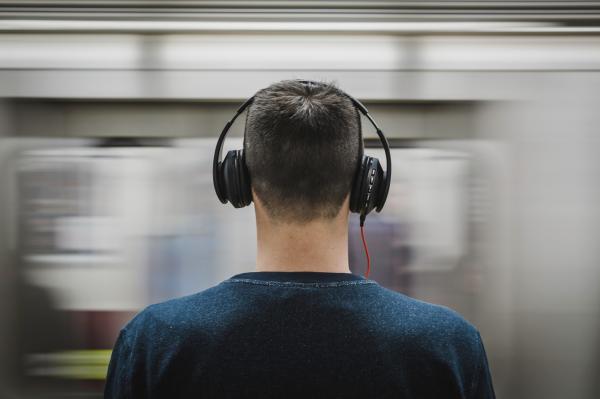 kids headphones subway