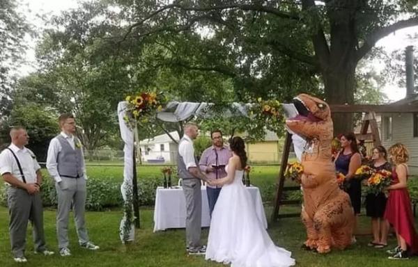 bridesmaid t rex 2