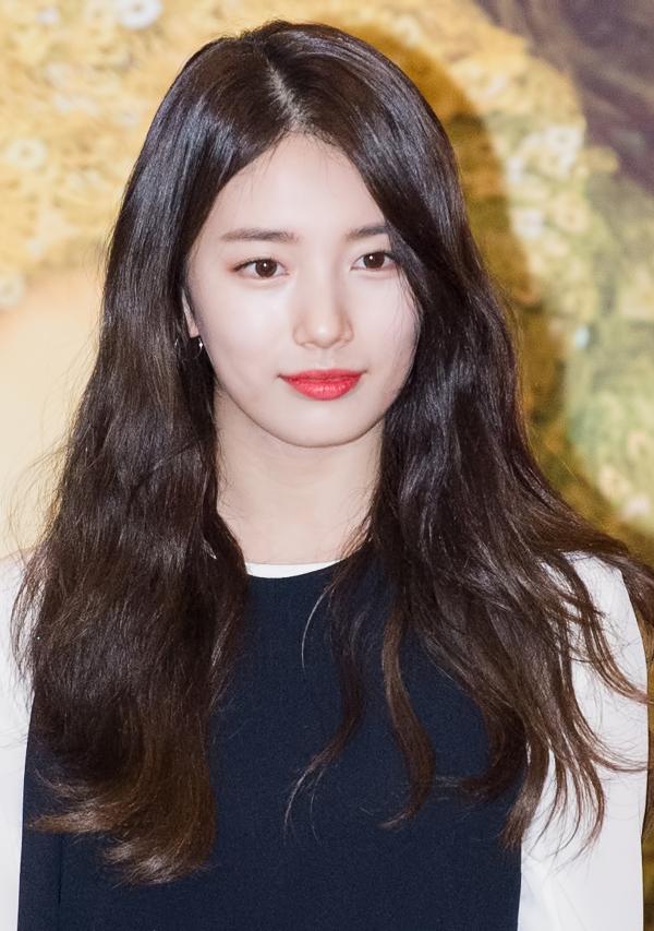 suzy at a fansigning event 31 january 2017 01